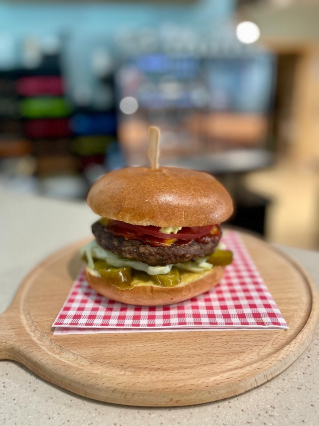 Burger firmowy na ostro