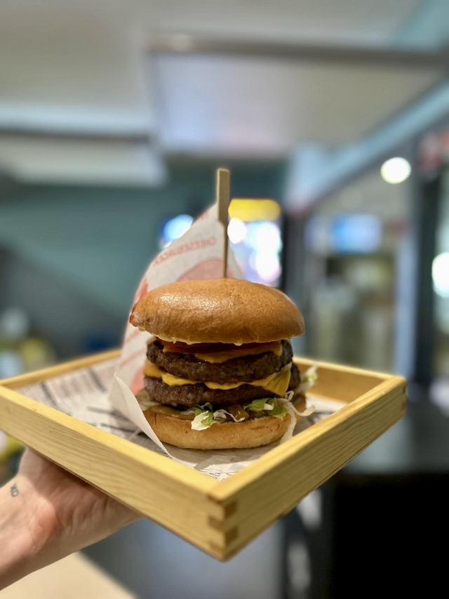 Mamut burger na ostro