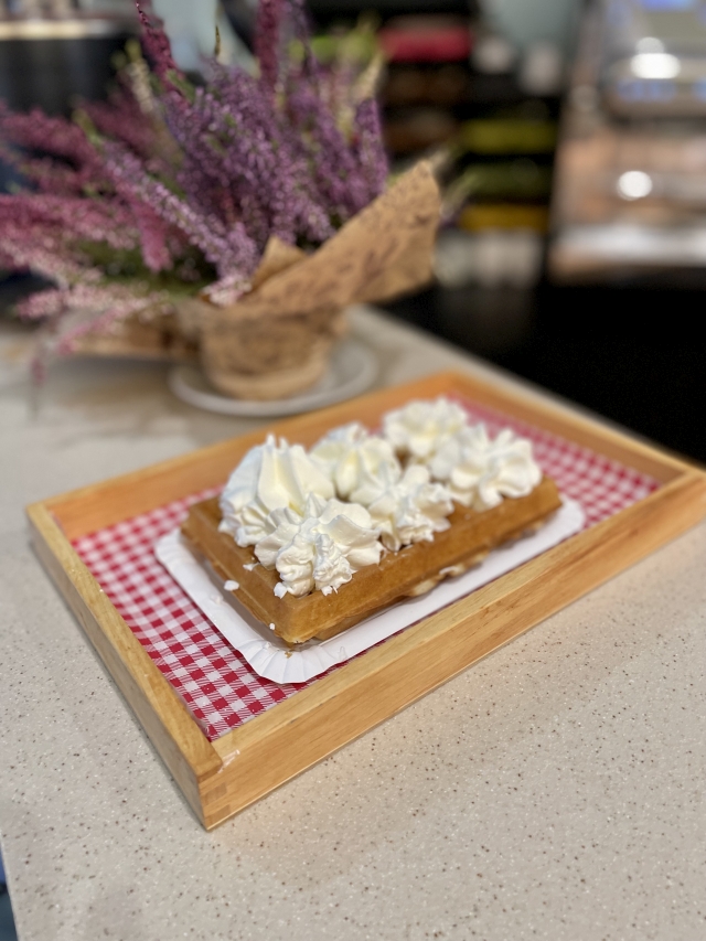 Gofr z bitą śmietaną