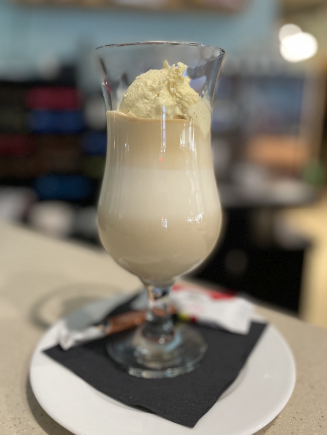 Iced Latino z gałką loda