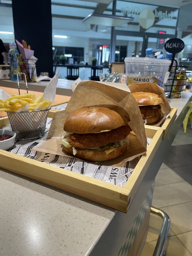 Chicken Burger z Frytkami